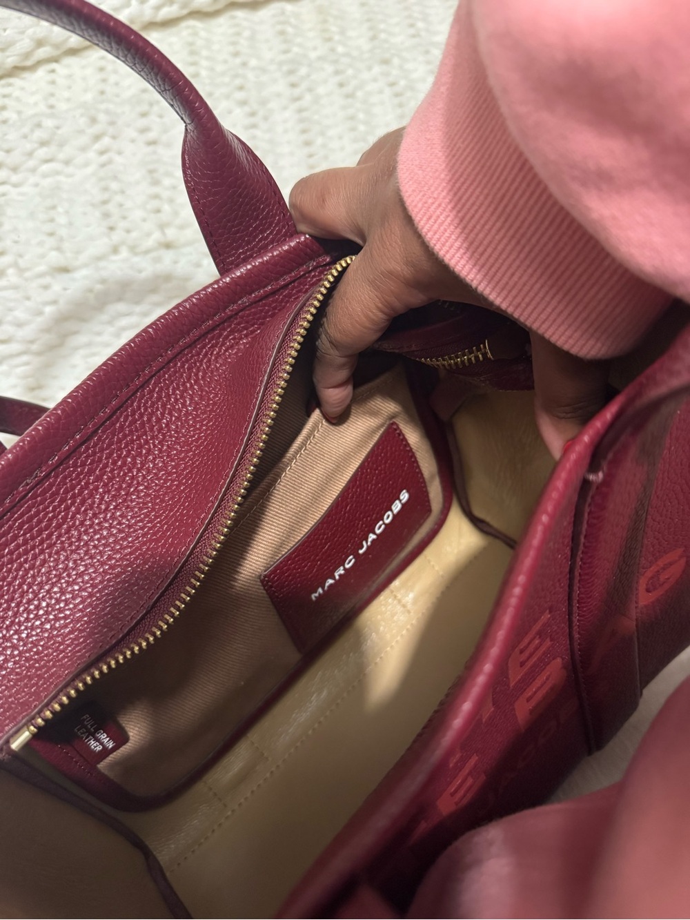 Marc Jacobs Small 'The Tote' Leather bag in “Cherry” (Burgundy) - Picture 9 of 10